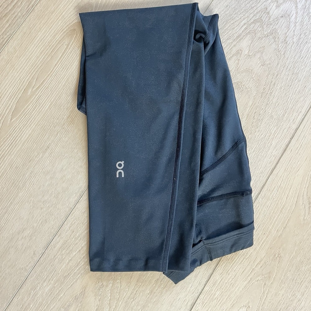 On Cloud Performance Running Tights Black Reflective Women Sz Small 7/8 Length - Picture 3 of 9